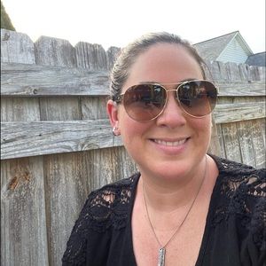 Meet your Posher, Yolanda